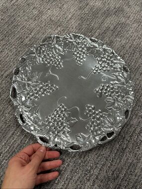 Arthur Court 12” grape plate